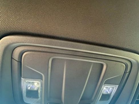 Used 2020 GMC Sierra 1500 SLE image 30