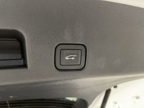 Certified 2025 Chevrolet Traverse LT image 16