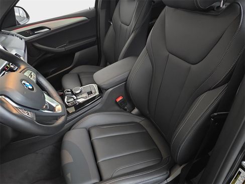 Used 2025 BMW X4 xDrive30i image 18