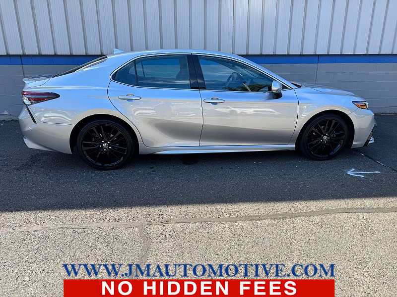 Used 2022 Toyota Camry XSE FWD image 6