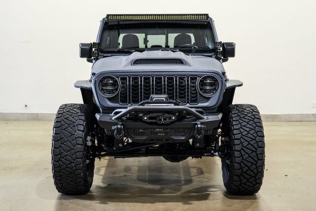 Used 2025 Jeep Gladiator Sport AWD/4WD image 2