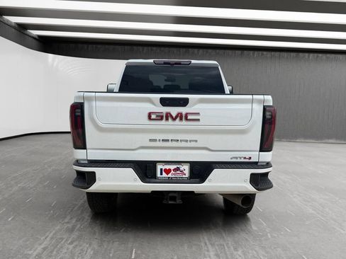 Used 2025 GMC Sierra 2500 AT4 AWD/4WD image 4