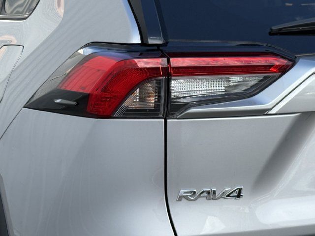 Used 2022 Toyota RAV4 XLE Premium AWD/4WD image 6