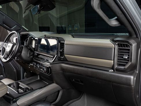 Used 2024 Chevrolet Silverado 2500 ZR2 w/ Technology Package image 18