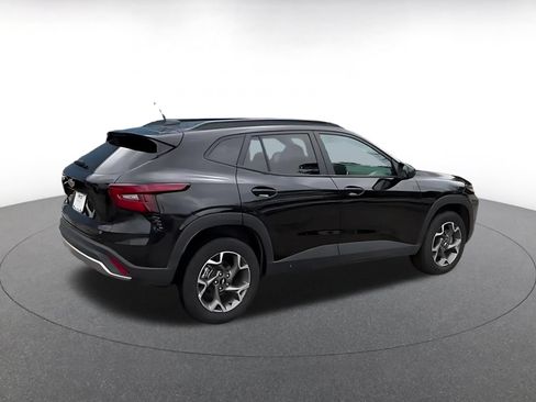 Used 2025 Chevrolet Trax LT FWD image 16