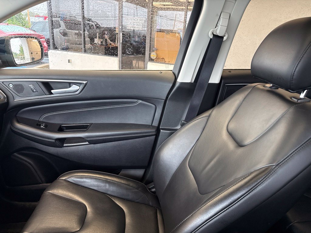 Used 2019 Ford Edge Titanium w/ Cold Weather Package AWD/4WD image 25