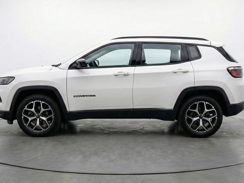 Used 2025 Jeep Compass Limited image 5