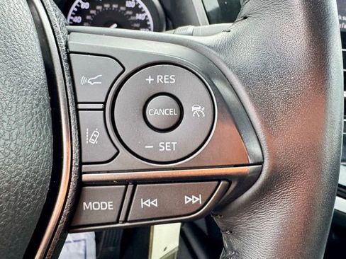 Used 2023 Toyota Camry SE image 19