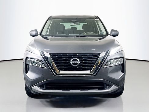 Used 2023 Nissan Rogue SV image 2
