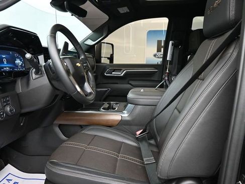 Used 2024 Chevrolet Silverado 2500 High Country w/ High Country Premium Package AWD/4WD image 11
