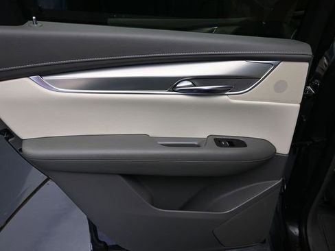 Used 2017 Cadillac XT5 Premium Luxury image 16