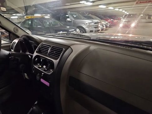 Used 2004 Nissan Xterra XE image 7