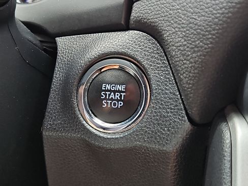 Used 2021 Toyota RAV4 XLE AWD/4WD image 22