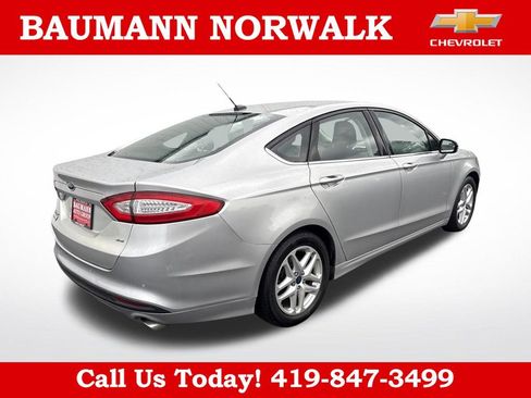 Used 2015 Ford Fusion SE FWD image 11