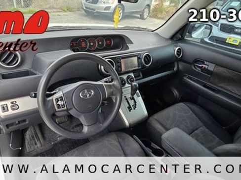 Used 2014 Scion xB FWD image 30