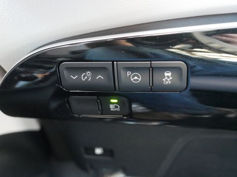 Used 2022 Toyota Prius LE image 26