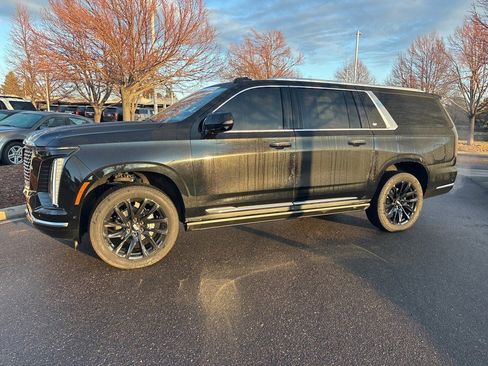 Certified 2025 Cadillac Escalade ESV Premium Luxury image 2