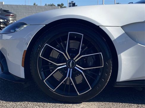 Used 2022 Aston Martin V8 Vantage Roadster image 27