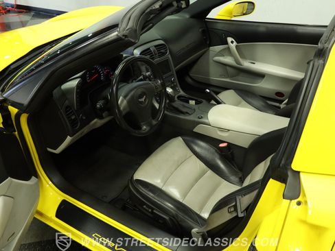 Used 2007 Chevrolet Corvette Coupe RWD image 4