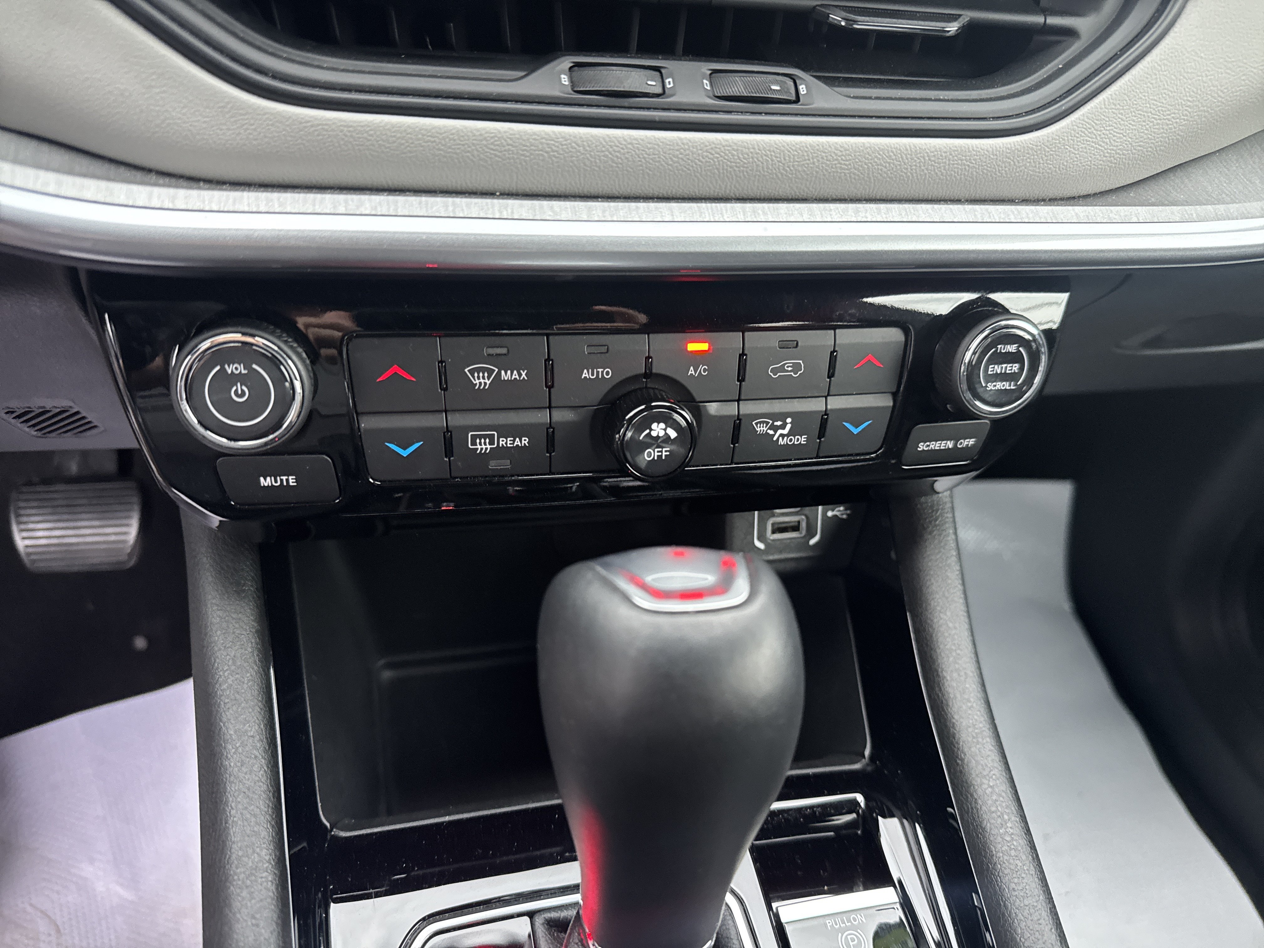 Used 2026 Jeep Compass Limited AWD/4WD image 25