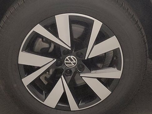 Used 2021 Volkswagen Atlas Cross Sport SE image 31