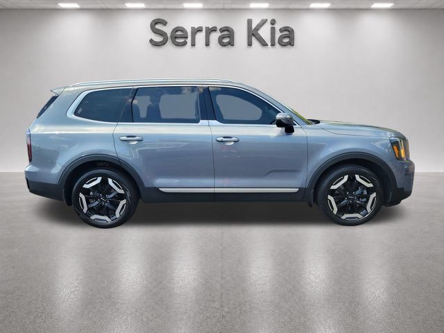 Used 2024 Kia Telluride EX w/ EX Captain's Chair Package FWD image 6