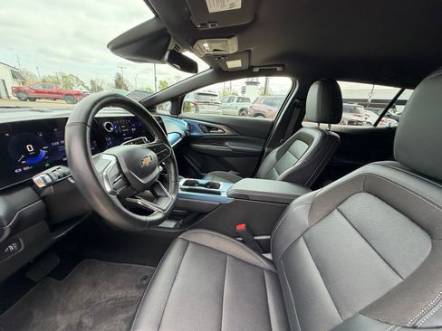 Used 2025 Chevrolet Equinox EV LT w/ Convenience Package FWD image 4