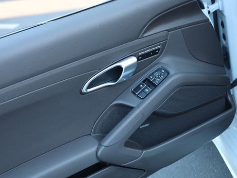 Used 2019 Porsche 718 Boxster image 23