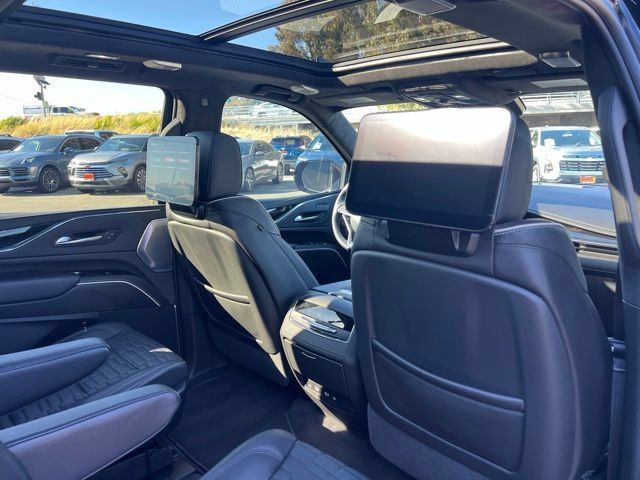 Used 2024 Cadillac Escalade ESV V w/ Heavy-Duty Trailer Package AWD/4WD image 29