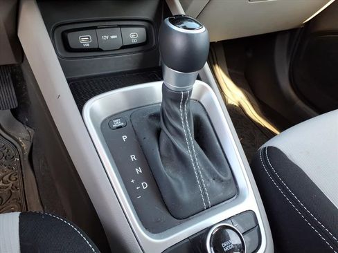 Used 2023 Hyundai Venue SEL w/ Cargo Package image 10