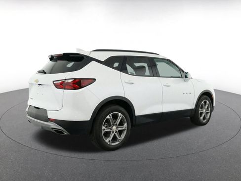 Used 2025 Chevrolet Blazer LT FWD image 9