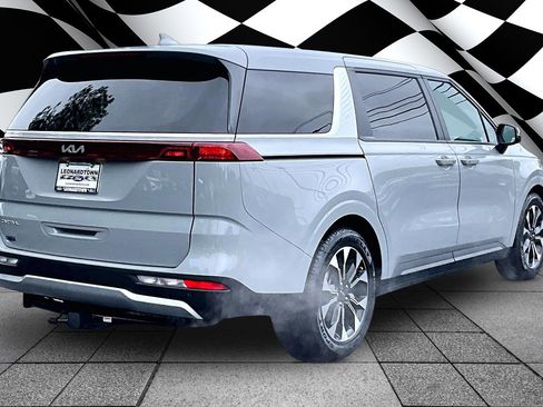 Used 2024 Kia Carnival EX FWD image 2