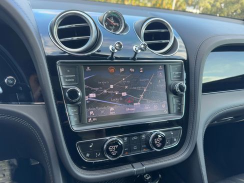 Used 2019 Bentley Bentayga image 20