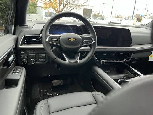 New 2026 Chevrolet Suburban LT image 17