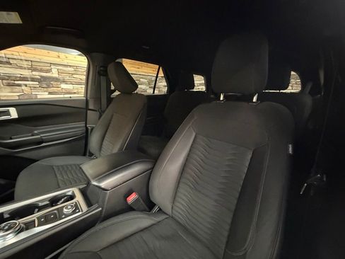 Used 2020 Ford Explorer XLT w/ Comfort Package AWD/4WD image 12