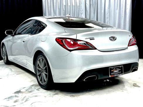 Used 2015 Hyundai Genesis 3.8 image 6