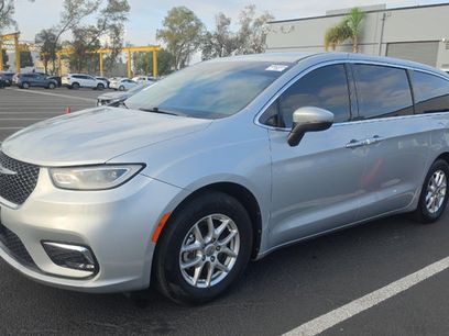 Used 2023 Chrysler Pacifica Touring-L