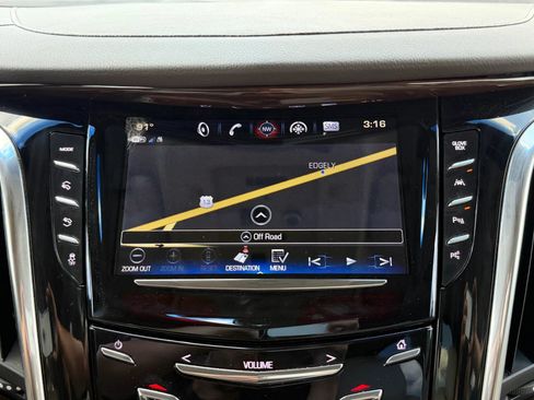 Used 2017 Cadillac Escalade Luxury AWD/4WD image 46