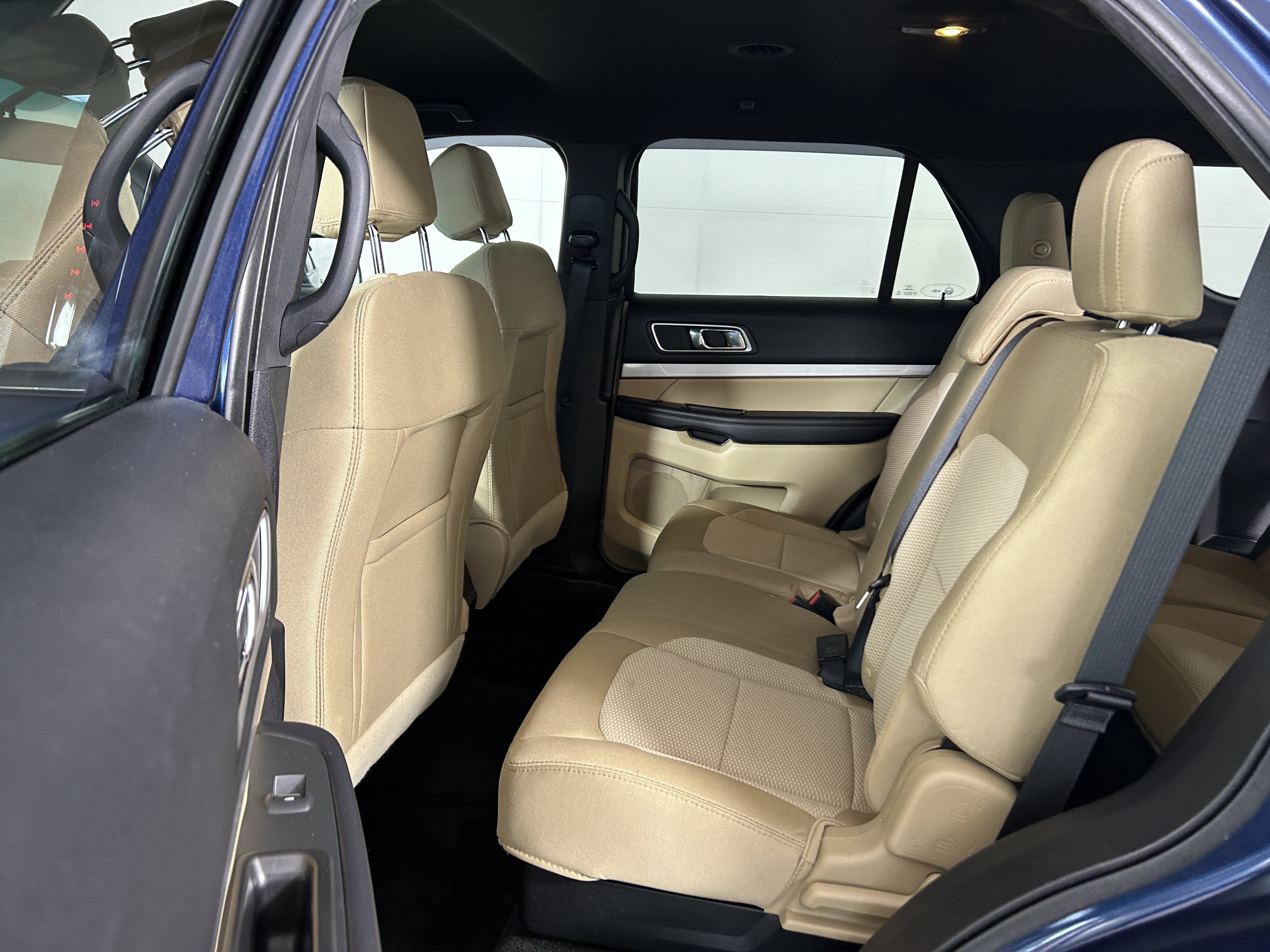 Used 2017 Ford Explorer XLT w/ Equipment Group 201A AWD/4WD image 25