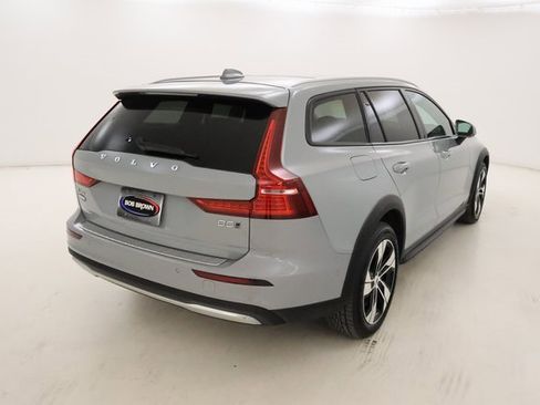 Used 2024 Volvo V60 B5 Cross Country Plus image 3