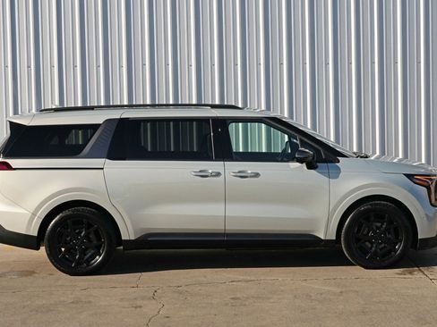 Used 2025 Kia Carnival SX w/ SX Dark Edition Package image 53