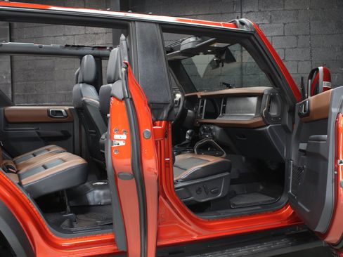 Used 2024 Ford Bronco Outer Banks AWD/4WD image 32