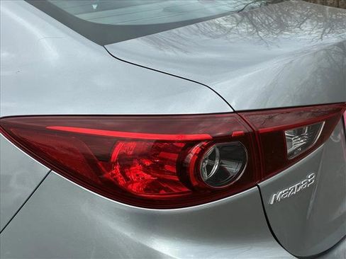 Used 2016 MAZDA MAZDA3 i Sport w/ Preferred Equipment Package image 11