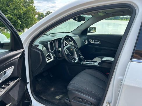 Used 2017 Chevrolet Equinox LT w/ Convenience Package AWD/4WD image 6