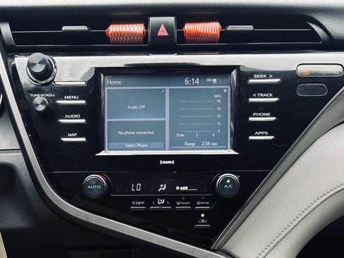 Used 2020 Toyota Camry SE FWD image 5