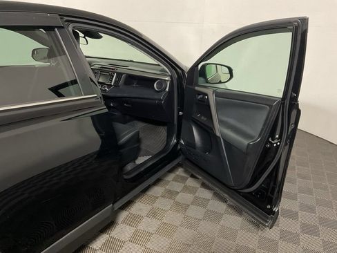 Used 2018 Toyota RAV4 LE w/ Carpet Mat Package AWD/4WD image 34