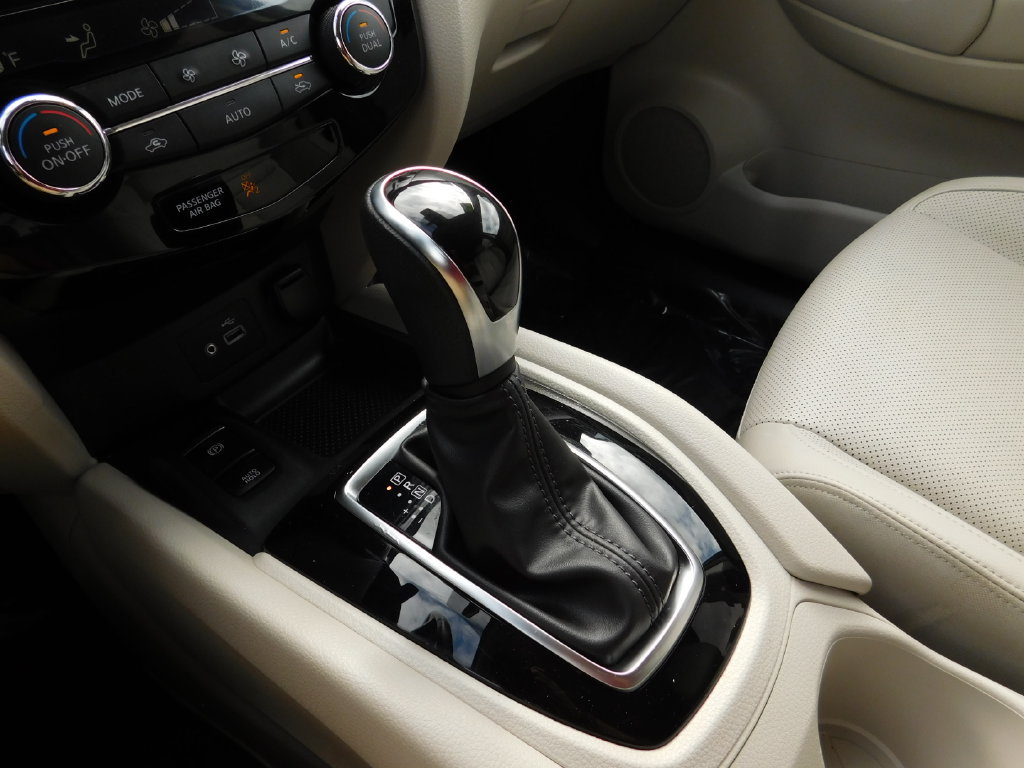 Used 2021 Nissan Rogue Sport SL FWD image 27