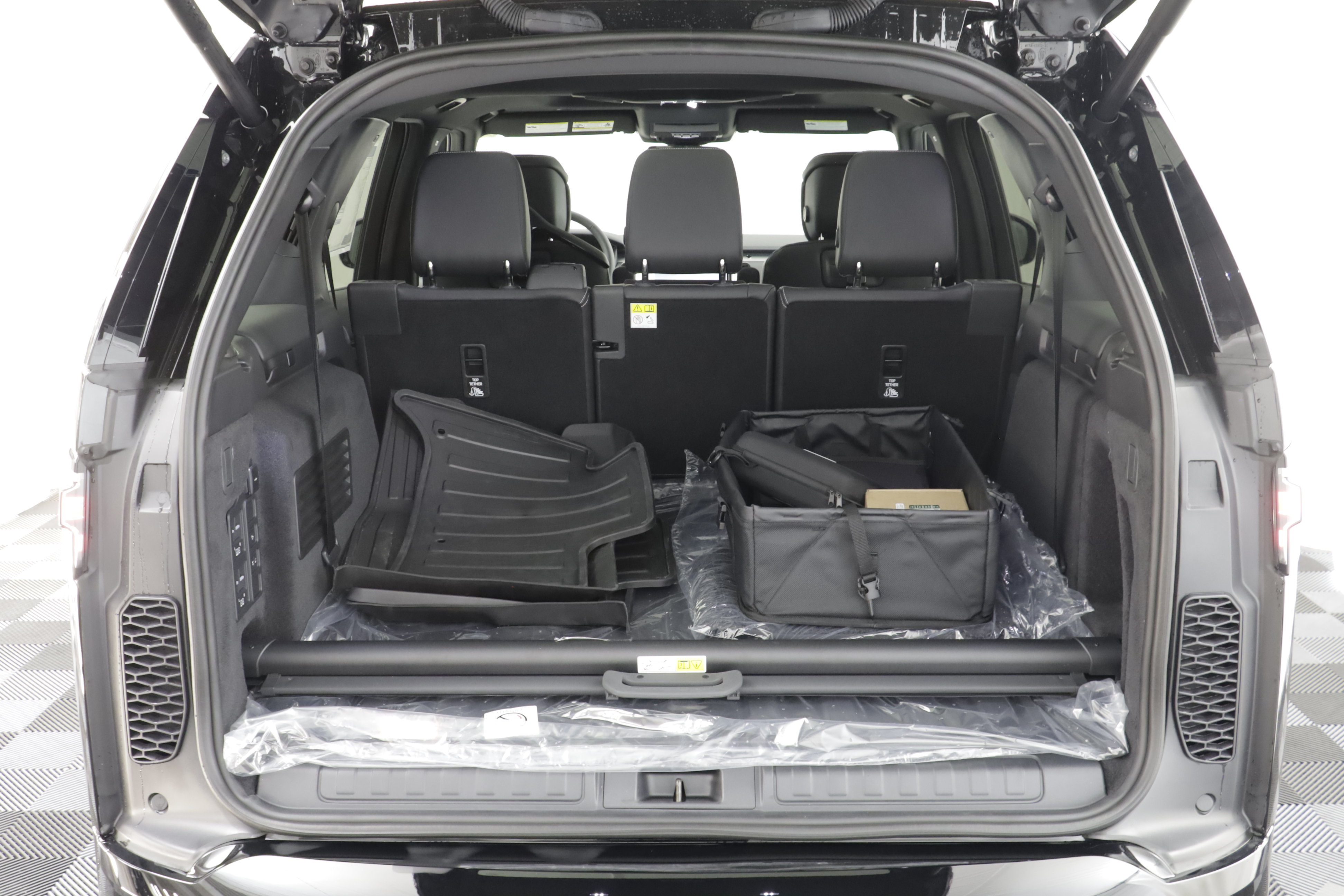 New 2026 Land Rover Discovery Limited Edition AWD/4WD image 23