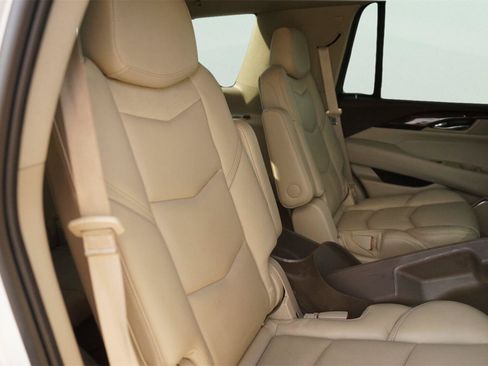Used 2017 Cadillac Escalade Luxury RWD image 19