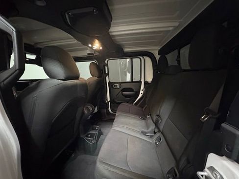 Used 2023 Jeep Gladiator Sport image 18